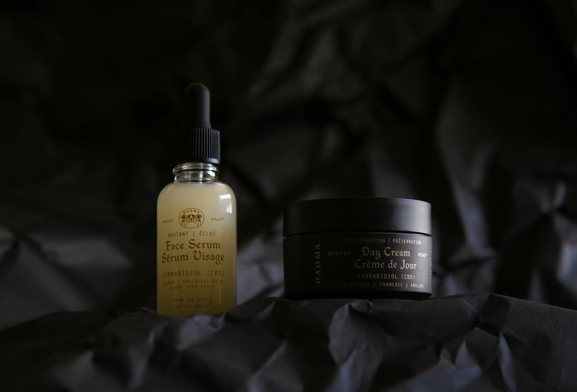 Close-up examination of cream texture and appearance during quality assessment